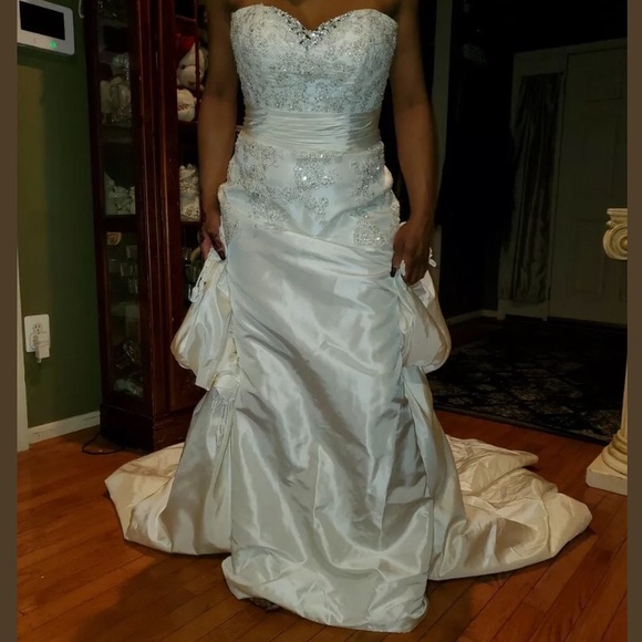 Val Stefani Dresses & Skirts - Wedding dress 👗